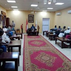 حاكم إقليم دارفور يلتقي رئيس المجلس الاعلى للشباب والرياضة ورئيس اتحاد الفاشر وقطبي المدينة الهلال والمريخ