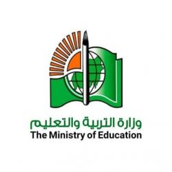 التربية والتعليم تقر بوجود مشكلة في توفير الكتاب المدرسي