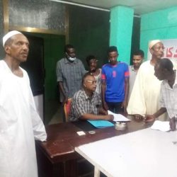 محمد يوسف لاعب ناشئي السيول اول الموقعين فَي التسجيلات الرئيسية بالقضارف