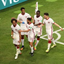قطر تتخطى عمان وتصعد لربع النهائي