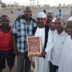 اللجنة المنظمة تكرم لاعب النيل مدني السابق  (الشروق) يضئ مارنجان ويعم(السلام