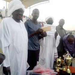 إتحاد نيالا يكرم افضل مدرب وحكم في افتتاح الدوري