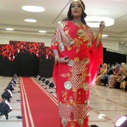 عرض مبهر لمصصمات” الثياب والإكسسوارات والجرتق السوداني” ومرور العارضات بالسجادة الحمراء