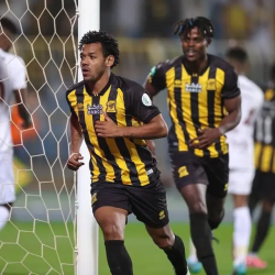 الاتحاد يهزم الشباب بثنائية ويبتعد بالصدارة