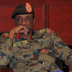 قائد الفرقة الرابعة مشاة الدمازين اللواء رمزي : خلقنا شراكة متينة مع المجتمع الرياضي ..وسنقف خلف نادي الدفاع الدمازين حتي يصعد للممتاز ..