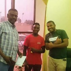 النيجيري موسى يبصم لمريخ الأبيض  رئيس النادي سوركتي ومحمد ايوب ينجزان الصفقة بالخرطوم