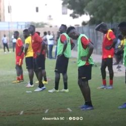 المريخ يرفض الراحة ويتدرب عصرا ..