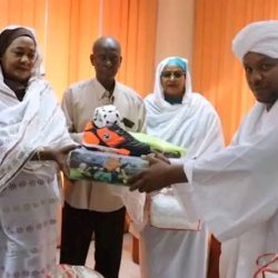 وزيرة الشباب والرياضة تسلم معدات رياضية لمحليتي عديلة وابوكارنكا