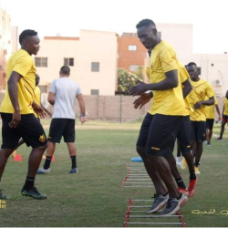 المريخ يتدرب بقوة استعداداً لمواجهة حي الوادي والتش يقترب من التدريبات الجماعية