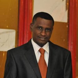 من مسؤول معدات لأستاذ جامعي ومترجم للمريخ ومستودع أسرار الفريق..سليمان بشير: فراشة تضوع عطراً في حديقة المريخ