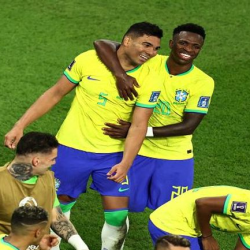 كاسيميرو يهدي البرازيل بطاقة التأهل إلى ثمن نهائي