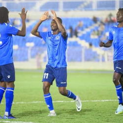 عزز مسيرته الصدارية..الهلال يتخطى “كمين” الشرطة بثنائية