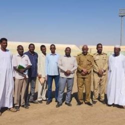 تنفيذي ابوحمد يقف على تركيب النجيل الصناعي لاستاد أبوحمد