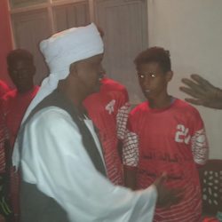 الرئيس الفخري لنادي الأهلي بالقرية 3 المناصير يزور النادي ويهنئي بالفوز الكبير ويحفز اللاعبين