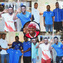 الهلال يكرم مشجع تنزاني بالقميص الأزرق