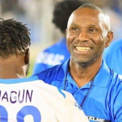 جماهير الهلال تشيد بفلوران