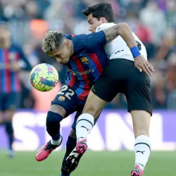 برشلونة يتجاوز فالنسيا بصعوبة.. وطرد أراوخو