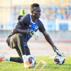 الهلال يجدد عقد ابو عشرين