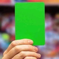 “الفيفا” تسعى لتحسين سلوك اللاعبين… مجلس الإتحاد الدولي لكرة القدم (IFAB) يوافقون على تجربة الكرت الأخضر..