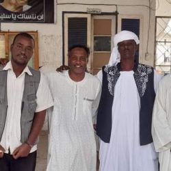 ضمن أعمال النادي الاجتماعية :   الدفاع بورتسودان يزور الصحفي والمؤرخ عبده فزع ونجوم الزمن الجميل وسكرتير الاتحاد المحلي