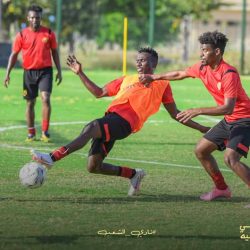 تدرب على فترتين..المريخ يرفع من نسق تحضيراته بمعسكر الإسماعيلية