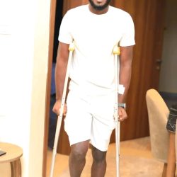 ارنق يخصع لعملية ازالة مسامير بليبيا