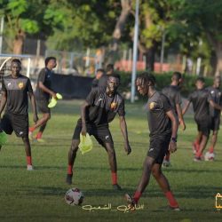 المريخ يتدرب لساعتين بمشاركة الدوليين