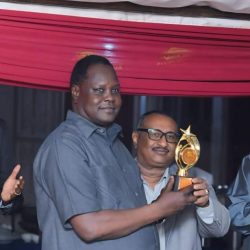 المريخ يكرم سفير السودان ورئيس اتحاد الجنوب