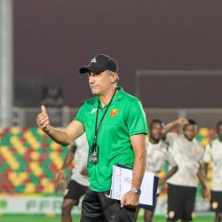 المريخ يؤدي مرانه الأول بموريتانيا ويمدد عقد مدربه