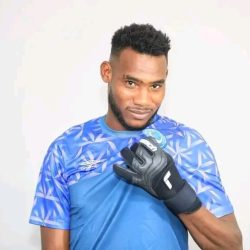 محمد المدني وحيدا في معسكر الهلال بليبيا