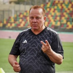 المصري “غريب” يقود أول مران له مع المريخ