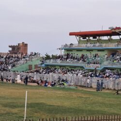 حالة تحكيمية جدلية كادت أن تعصف بمباراة الهلال والقوز