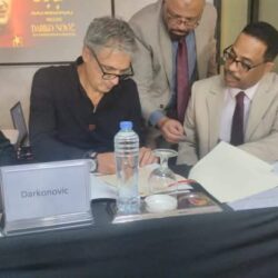 في مؤتمر صحافي بالعاصمة المصرية القاهرة:..المريخ يتعاقد مع الصربي دراكو نيوفيتش لمدة عامين..!!