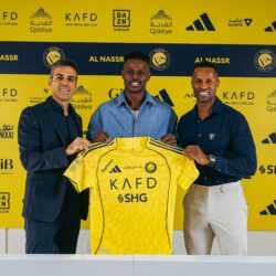 النجم السعودي هارون كمارا يوقع لنادي النصر