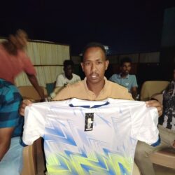 نادي ساردية شندي يوزع المعدات الرياضية