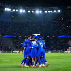 فرنسا تضمن التأهل للمونديال