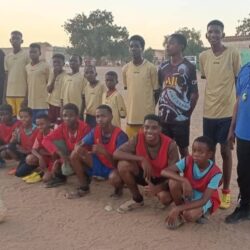 كلية الارباع لتنمية مهارات كرة القدم الابيض تواصل تمارينها الراتبة بملعب الكلية