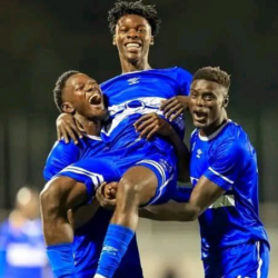 ب(10) لاعبين.. الهلال يكسب موكورا بثنائية